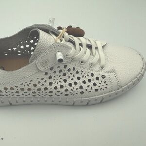 Yokono Women's Shoes Sneakers Size 9 White Leather Slip On Casual Spain